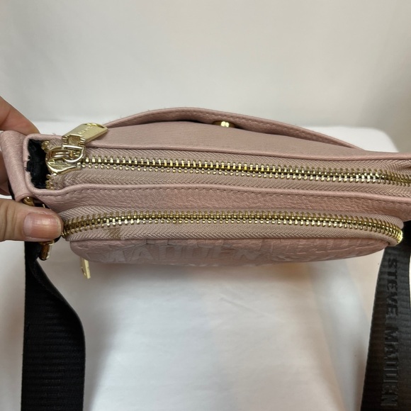 Steve Madden Light Pink Stamped Logo Crossbody. - Picture 3 of 10